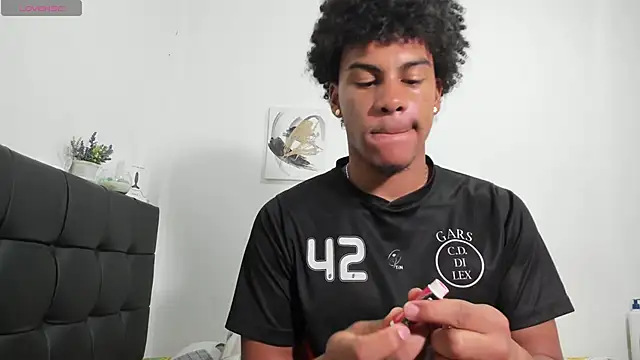 Snapshot of RoddyRich11 chatting on February 9, 12:19 pm RoddyRich11 online show from February 9, 12:19 pm