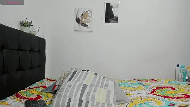 Snapshot of RoddyRich11 chatting on February 10, 11:25 am RoddyRich11 online show from February 10, 11:25 am