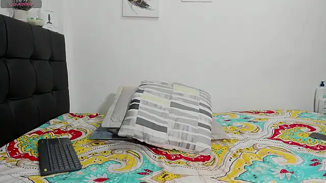 Snapshot of RoddyRich11 chatting on February 24, 2:37 pm RoddyRich11 online show from February 24, 2:37 pm