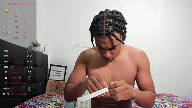 Snapshot of RoddyRich11 chatting on October 15, 11:32 am RoddyRich11 online show from October 15, 11:32 am