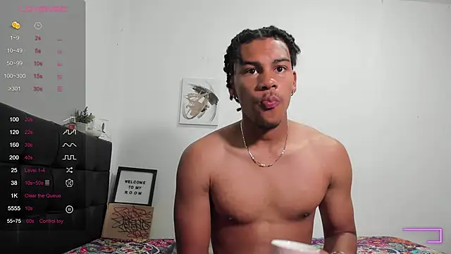 Snapshot of RoddyRich11 chatting on October 18, 11:44 am RoddyRich11 online show from October 18, 11:44 am