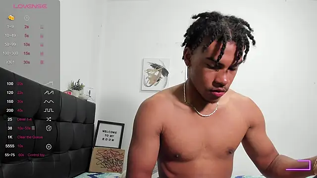 Snapshot of RoddyRich11 chatting on October 22, 12:27 pm RoddyRich11 online show from October 22, 12:27 pm