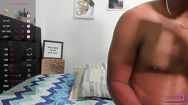 Snapshot of RoddyRich11 chatting on November 10, 11:42 am RoddyRich11 online show from November 10, 11:42 am