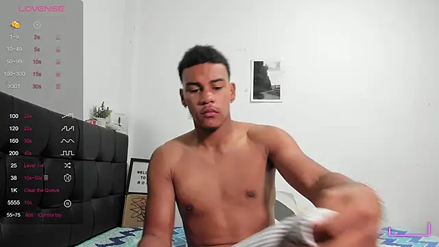 Snapshot of RoddyRich11 chatting on November 21, 11:42 am RoddyRich11 online show from November 21, 11:42 am