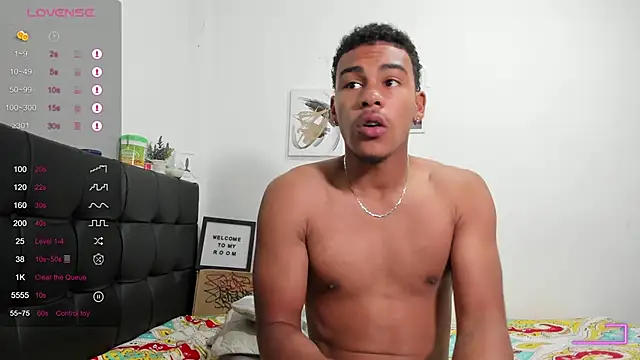 Snapshot of RoddyRich11 chatting on December 4, 12:03 pm RoddyRich11 online show from December 4, 12:03 pm