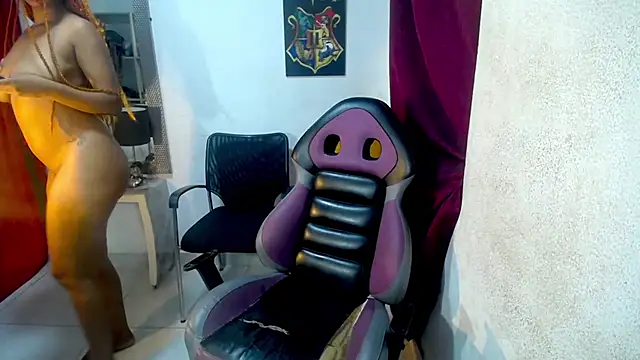 Snapshot of diabla_sexyboobs chatting on January 17, 3:44 am diabla sexyboobs online show from January 17, 3:44 am