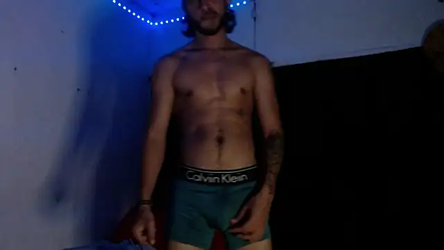 Snapshot of maxximus_100 chatting on December 17, 4:45 am maxximus 100 online show from December 17, 4:45 am