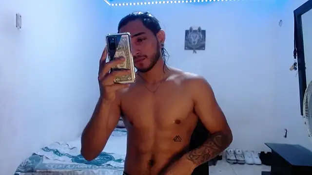 Snapshot of maxximus_100 chatting on January 23, 5:24 am maxximus 100 online show from January 23, 5:24 am