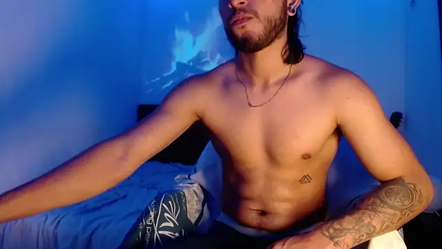 Snapshot of maxximus_100 chatting on February 9, 7:38 am maxximus 100 online show from February 9, 7:38 am