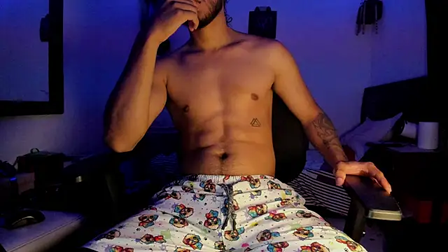 Snapshot of maxximus_100 chatting on March 12, 9:56 pm maxximus 100 online show from March 12, 9:56 pm