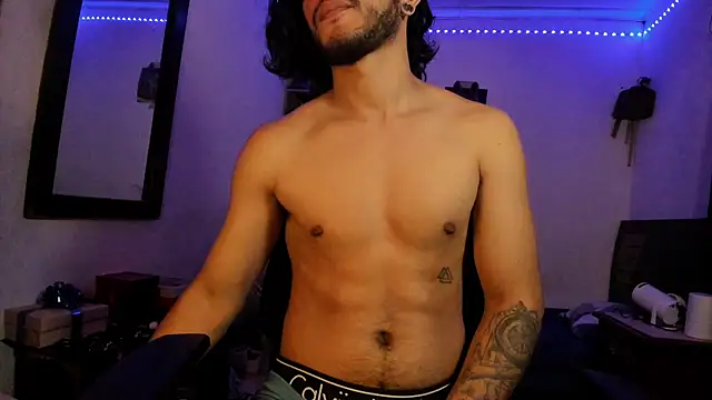 Snapshot of maxximus_100 chatting on March 15, 10:24 am maxximus 100 online show from March 15, 10:24 am