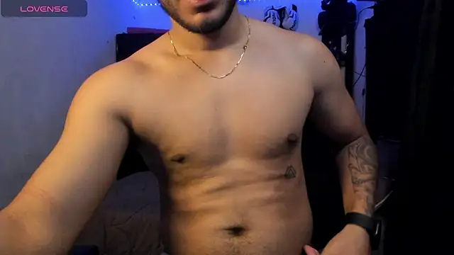 Snapshot of maxximus_100 chatting on November 12, 8:41 pm maxximus 100 online show from November 12, 8:41 pm