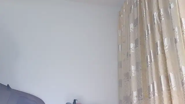 Snapshot of Krismil3 chatting on January 6, 4:58 am Krismil3 online show from January 6, 4:58 am