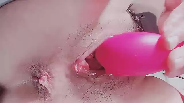 Snapshot of Krismil3 chatting on January 15, 11:00 am Krismil3 online show from January 15, 11:00 am