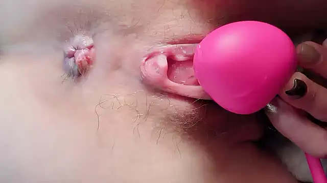 Snapshot of Krismil3 chatting on January 19, 11:01 am Krismil3 online show from January 19, 11:01 am