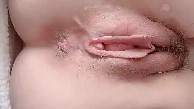 Snapshot of Krismil3 chatting on February 10, 9:58 pm Krismil3 online show from February 10, 9:58 pm