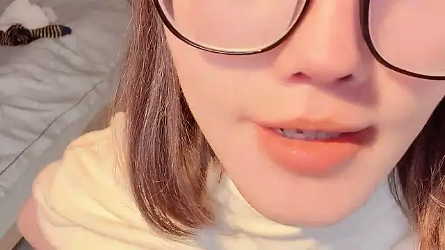 Snapshot of Krismil3 chatting on December 2, 11:48 am Krismil3 online show from December 2, 11:48 am