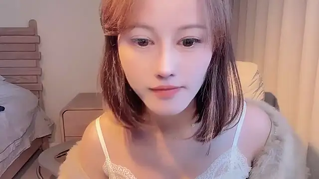 Snapshot of Krismil3 chatting on December 3, 1:57 am Krismil3 online show from December 3, 1:57 am