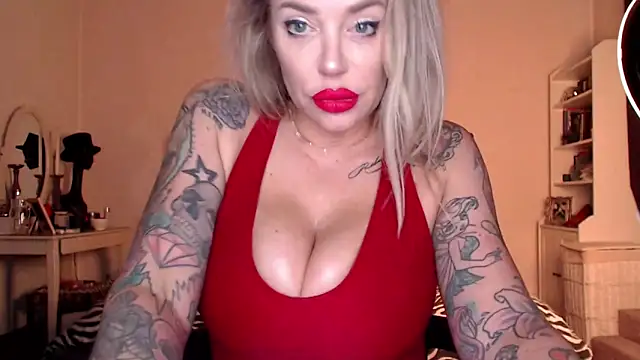 Snapshot of SadieGlam chatting on January 17, 8:56 am SadieGlam online show from January 17, 8:56 am