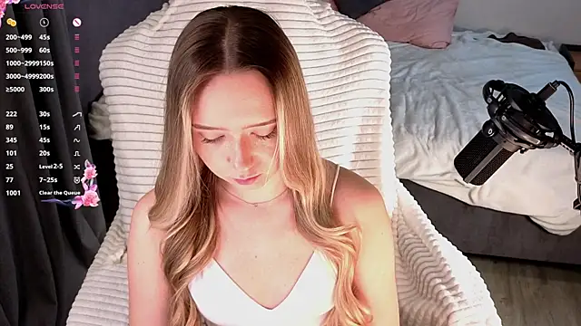 HollisBeckett online show from March 4, 2:50 am