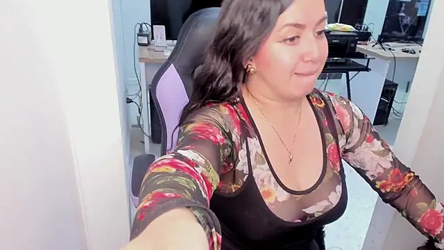 Snapshot of Kimkalifa_ chatting on May 11, 1:06 pm Kimkalifa online show from May 11, 1:06 pm