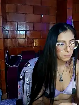 Snapshot of Raven__purple chatting on February 13, 3:39 am Raven  purple online show from February 13, 3:39 am