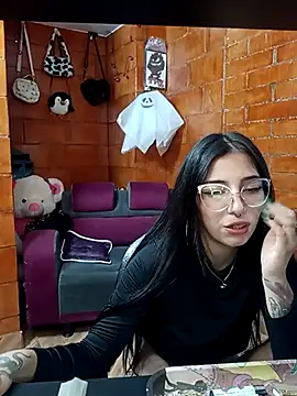 Snapshot of Raven__purple chatting on March 9, 5:44 am Raven  purple online show from March 9, 5:44 am