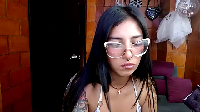 Snapshot of Raven__purple chatting on September 27, 5:51 pm Raven  purple online show from September 27, 5:51 pm