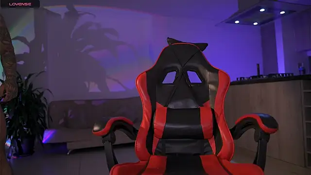 LeoSalvatore  online show from December 5, 1:25 am