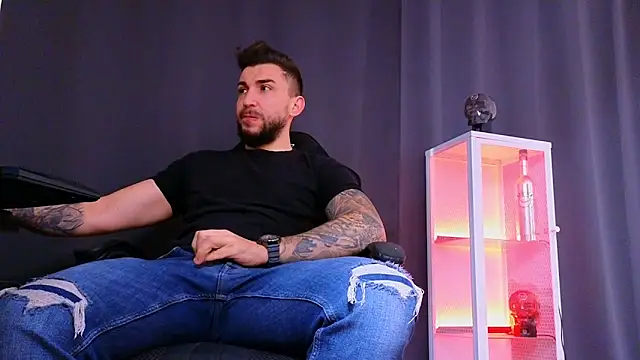 MightyAaron66 online show from March 8, 7:27 am