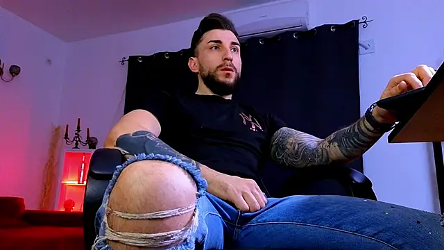 MightyAaron66 online show from March 3, 4:40 am