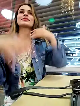 Snapshot of cuteluci_ chatting on December 28, 11:05 pm cuteluci online show from December 28, 11:05 pm