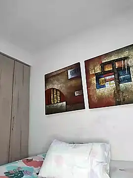 Snapshot of cuteluci_ chatting on January 1, 7:09 am cuteluci online show from January 1, 7:09 am