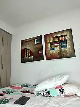 Snapshot of cuteluci_ chatting on January 2, 4:02 pm cuteluci online show from January 2, 4:02 pm