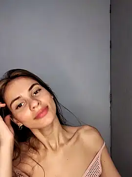 Snapshot of cuteluci_ chatting on January 5, 12:31 pm cuteluci online show from January 5, 12:31 pm