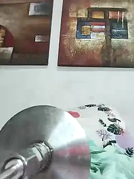 Snapshot of cuteluci_ chatting on January 22, 6:41 pm cuteluci online show from January 22, 6:41 pm