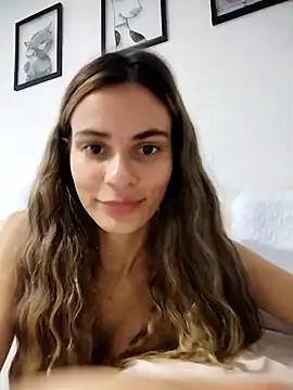 Snapshot of cuteluci_ chatting on March 19, 2:13 pm cuteluci online show from March 19, 2:13 pm