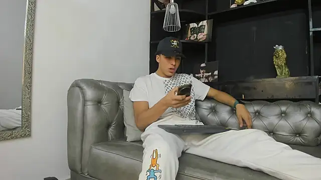 Snapshot of HeellBoy_ chatting on October 10, 7:57 pm HeellBoy online show from October 10, 7:57 pm