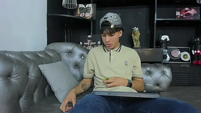 Snapshot of HeellBoy_ chatting on October 11, 8:07 pm HeellBoy online show from October 11, 8:07 pm