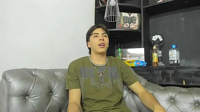 Snapshot of HeellBoy_ chatting on November 8, 1:17 am HeellBoy online show from November 8, 1:17 am