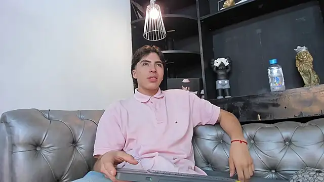 Snapshot of HeellBoy_ chatting on November 14, 3:38 am HeellBoy online show from November 14, 3:38 am