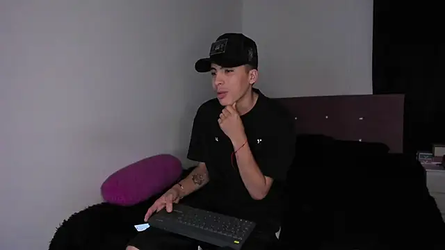 HeellBoy  online show from April 6, 5:08 am