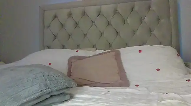 Snapshot of diamondgalxo chatting on February 19, 8:01 am diamondgalxo online show from February 19, 8:01 am