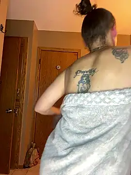 Snapshot of JusticeXXX68 chatting on December 2, 1:25 am JusticeXXX68 online show from December 2, 1:25 am