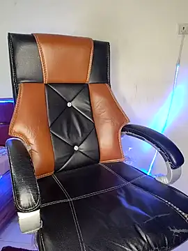 Snapshot of Black-Pearll chatting on February 7, 2:37 pm Black-Pearll online show from February 7, 2:37 pm