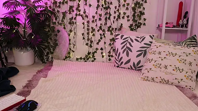 MonicaAsis online show from April 18, 6:01 pm