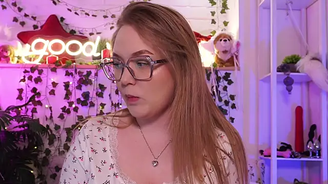 MonicaAsis online show from May 6, 6:02 pm