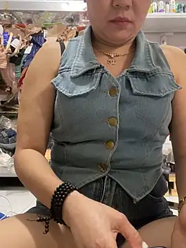 Snapshot of Cesywet chatting on March 22, 7:57 am Cesywet online show from March 22, 7:57 am