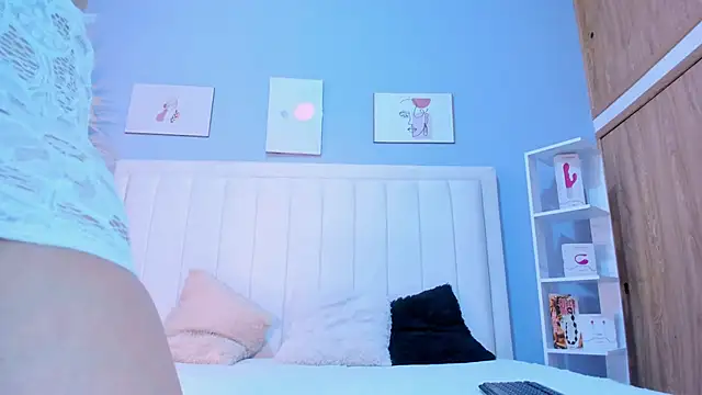 Snapshot of Paula-Brown1 chatting on March 12, 7:06 pm Paula-Brown1 online show from March 12, 7:06 pm