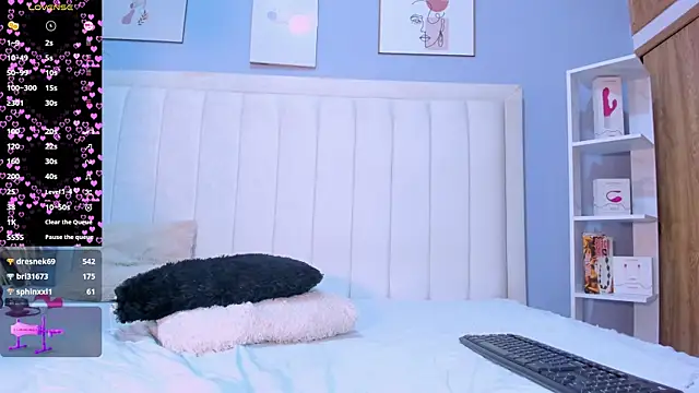 Snapshot of Paula-Brown1 chatting on March 20, 10:18 pm Paula-Brown1 online show from March 20, 10:18 pm